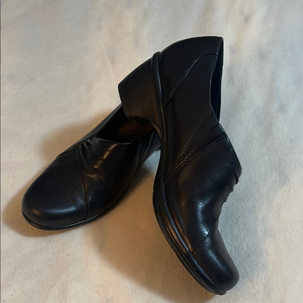 Barely worn  slip on Black Leather Clarks  Shoes w/slight heel and comfort soul